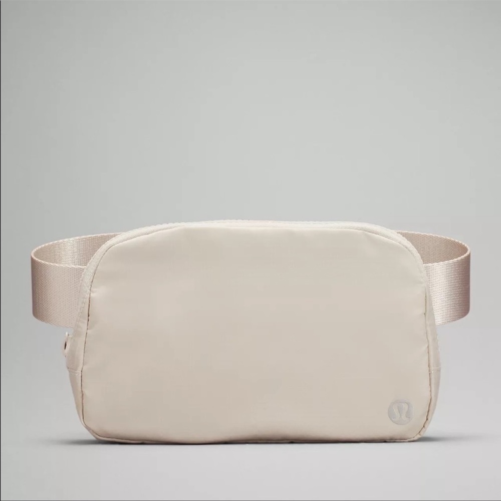 Lululemon Everywhere Belt Bag NWT White Opal